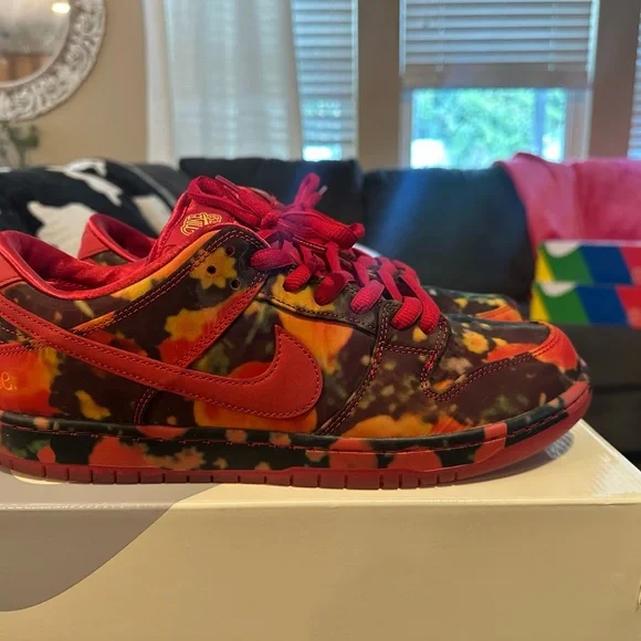 Nike SB Dunk Low Pro Woo QS in Red and Black - Picture 5 of 7